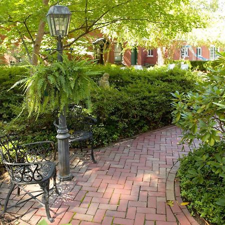 Louisville Bourbon Inn ภายนอก รูปภาพ