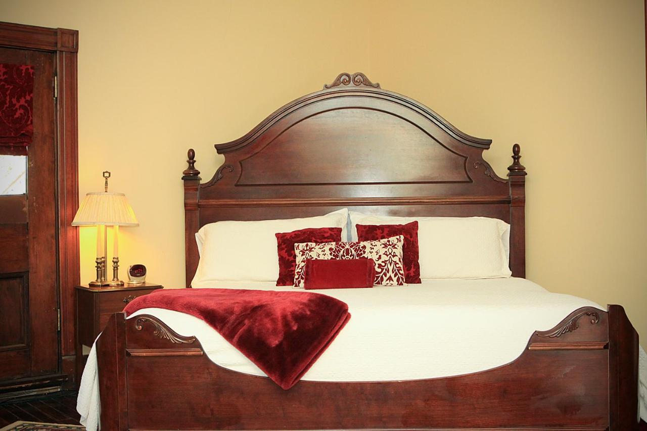 Louisville Bourbon Inn ภายนอก รูปภาพ
