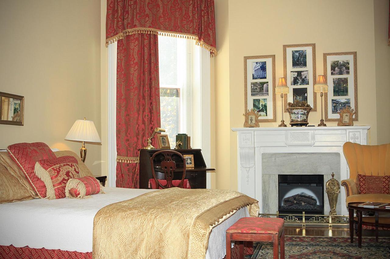 Louisville Bourbon Inn ภายนอก รูปภาพ