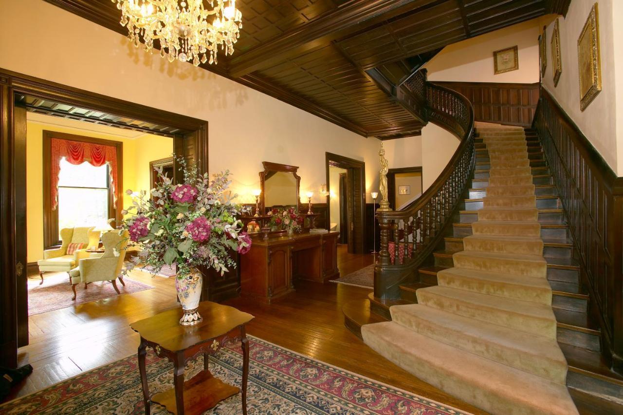 Louisville Bourbon Inn ภายนอก รูปภาพ