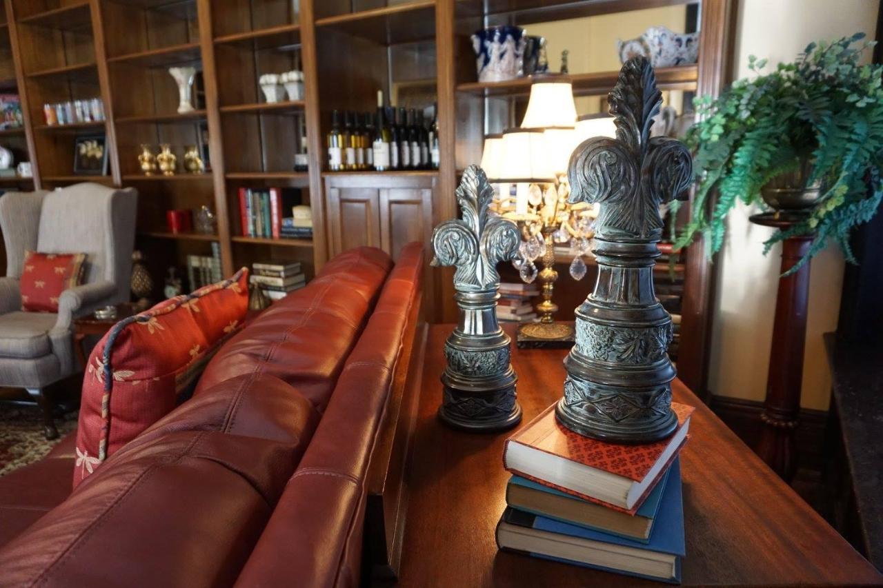 Louisville Bourbon Inn ภายนอก รูปภาพ