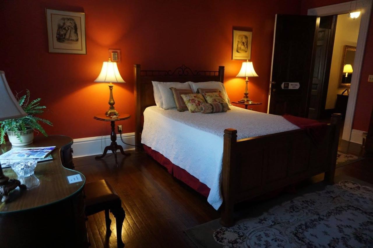 Louisville Bourbon Inn ภายนอก รูปภาพ