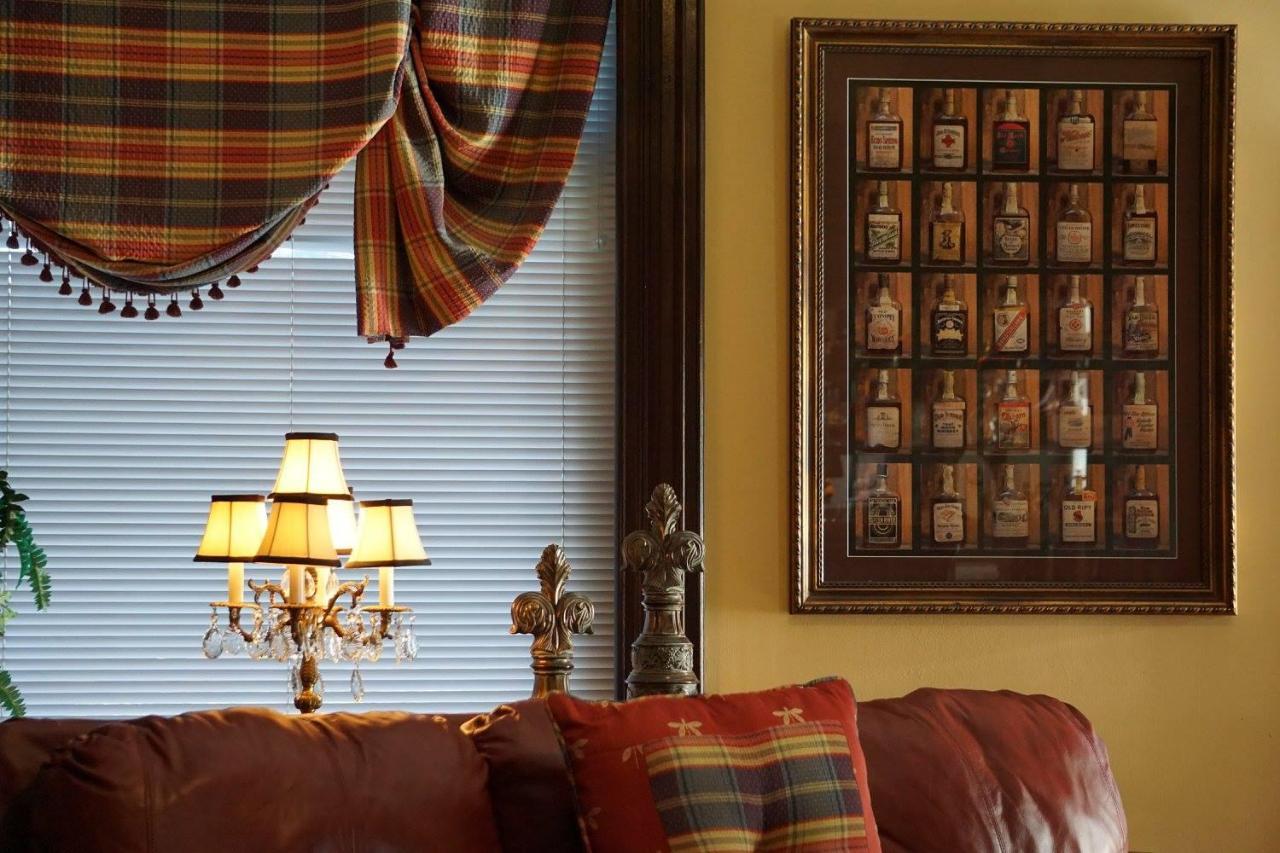 Louisville Bourbon Inn ภายนอก รูปภาพ