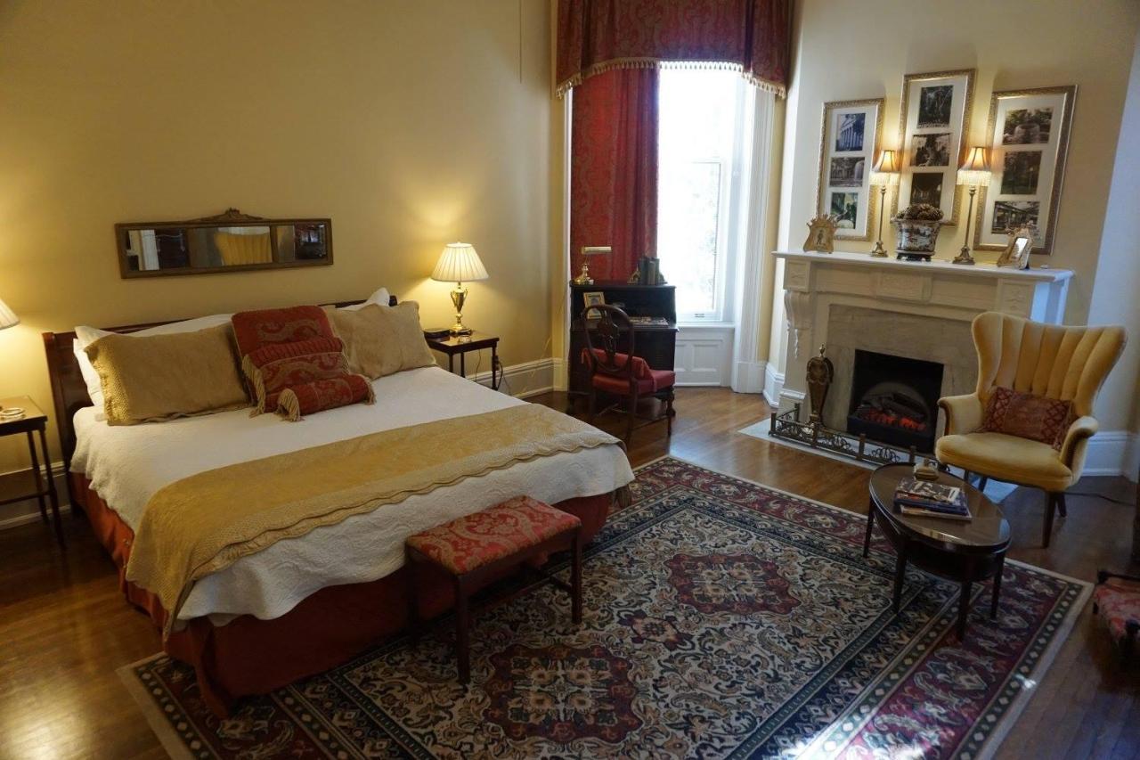 Louisville Bourbon Inn ภายนอก รูปภาพ