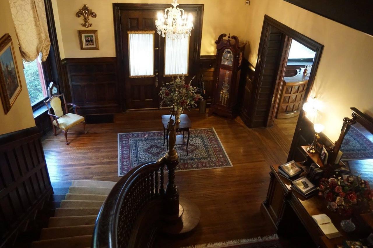 Louisville Bourbon Inn ภายนอก รูปภาพ