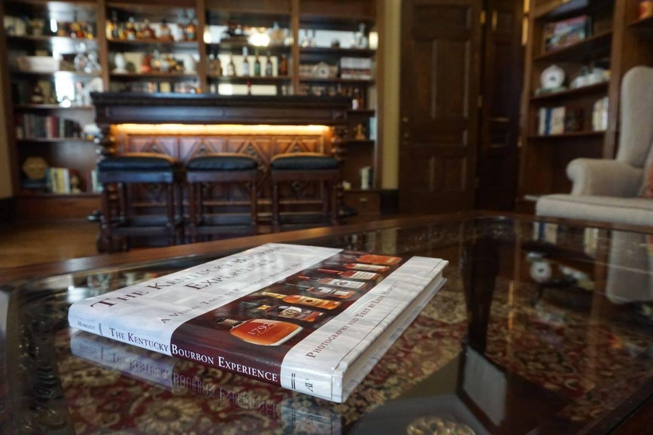 Louisville Bourbon Inn ภายนอก รูปภาพ