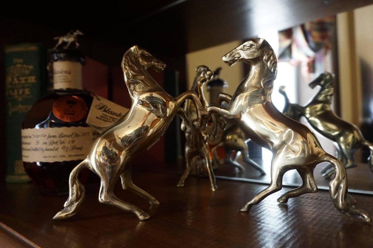 Louisville Bourbon Inn ภายนอก รูปภาพ
