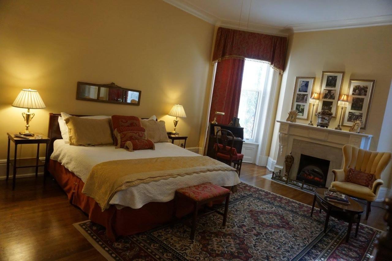 Louisville Bourbon Inn ภายนอก รูปภาพ