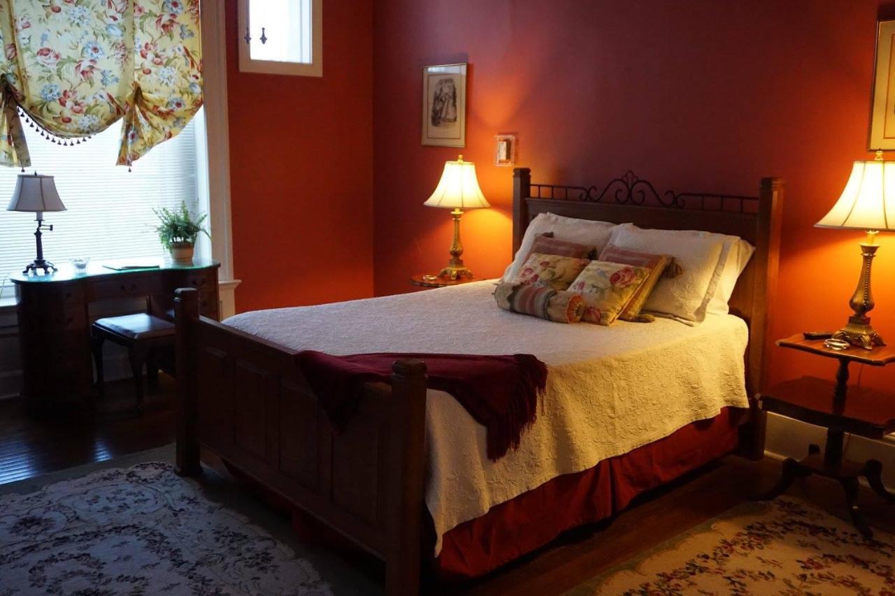Louisville Bourbon Inn ภายนอก รูปภาพ