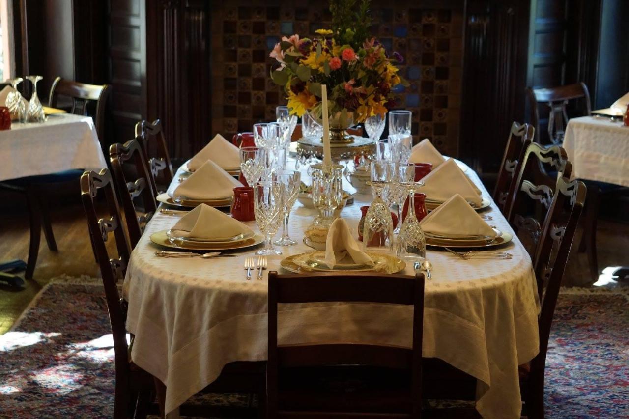 Louisville Bourbon Inn ภายนอก รูปภาพ