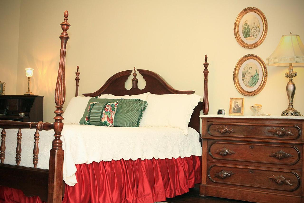 Louisville Bourbon Inn ภายนอก รูปภาพ