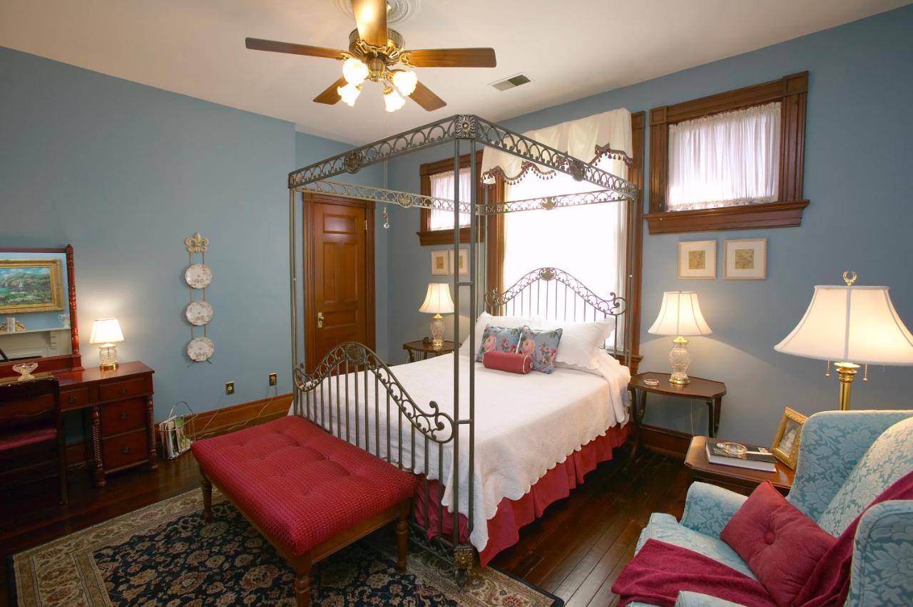 Louisville Bourbon Inn ภายนอก รูปภาพ