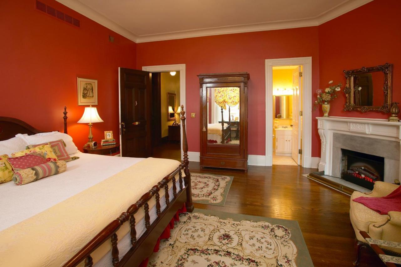 Louisville Bourbon Inn ภายนอก รูปภาพ