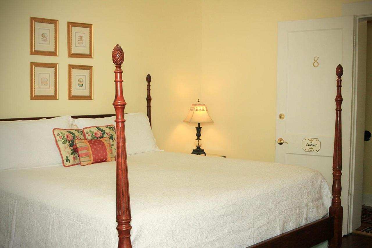 Louisville Bourbon Inn ภายนอก รูปภาพ