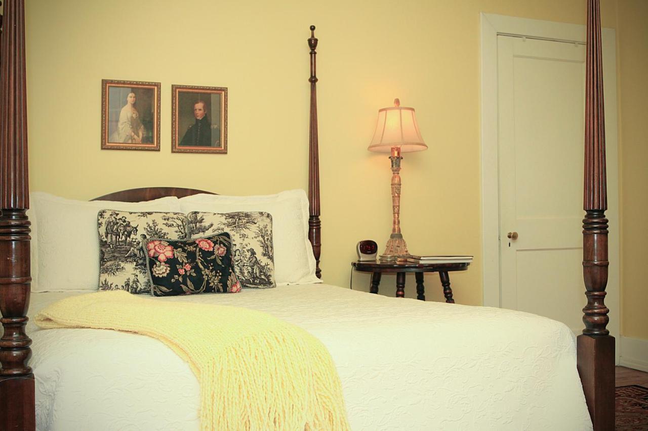 Louisville Bourbon Inn ภายนอก รูปภาพ