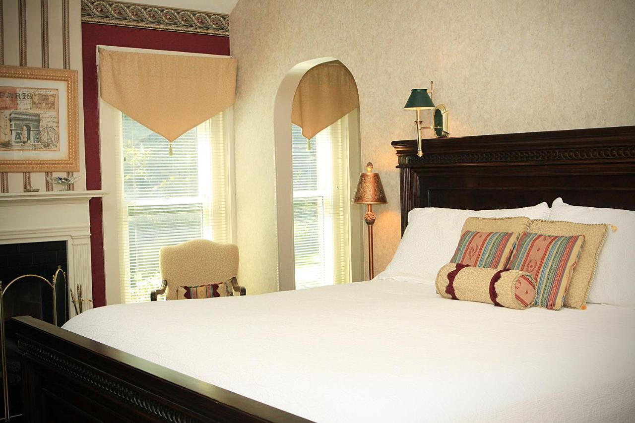 Louisville Bourbon Inn ภายนอก รูปภาพ