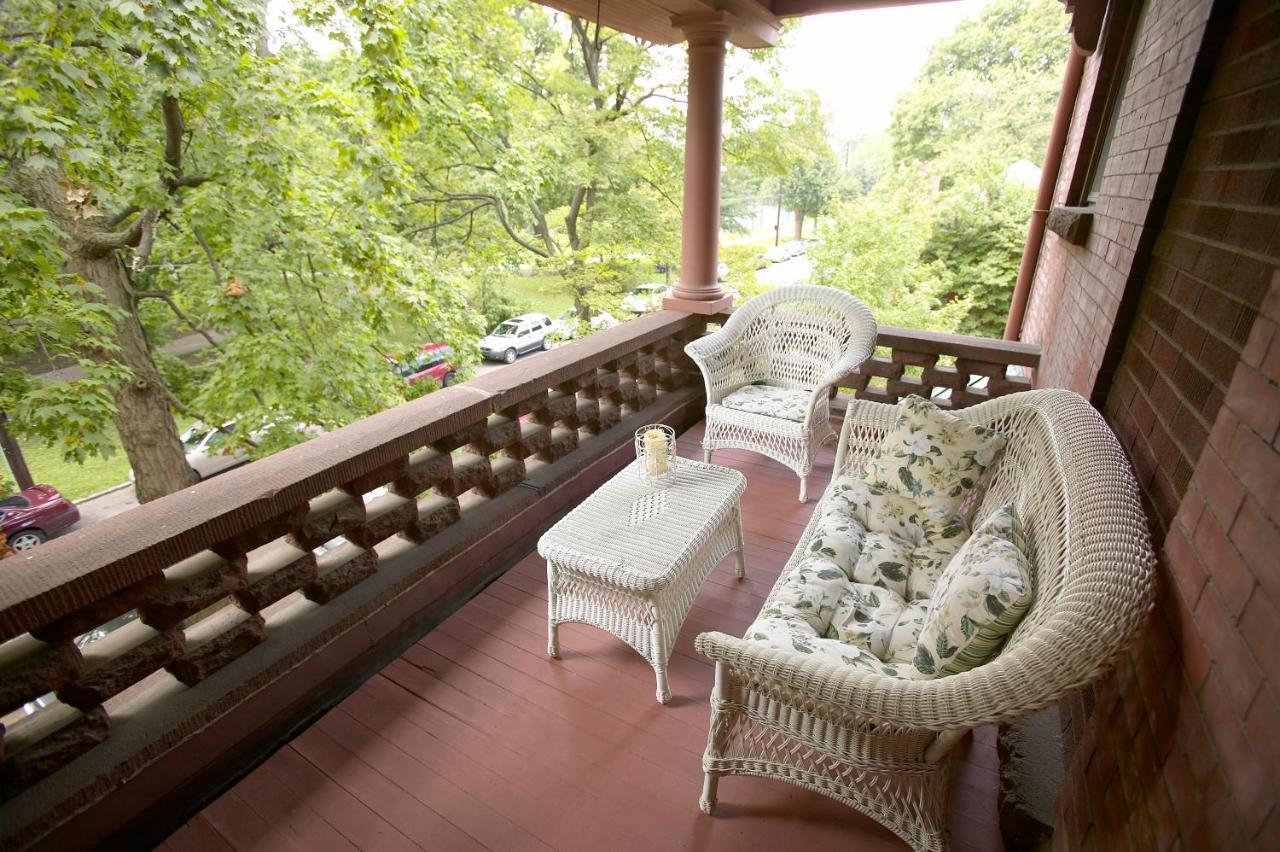 Louisville Bourbon Inn ภายนอก รูปภาพ